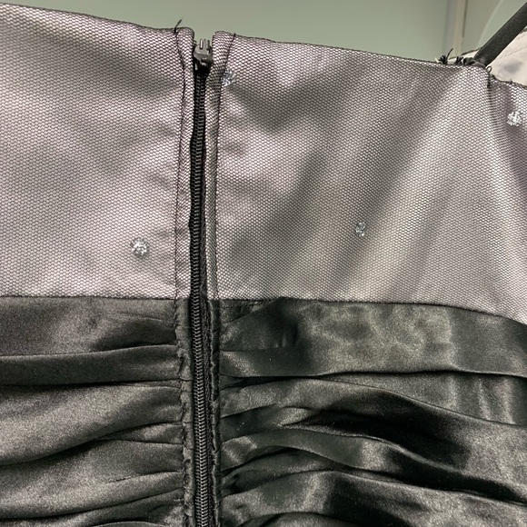 Stunning silver dress - Picture 8 of 9